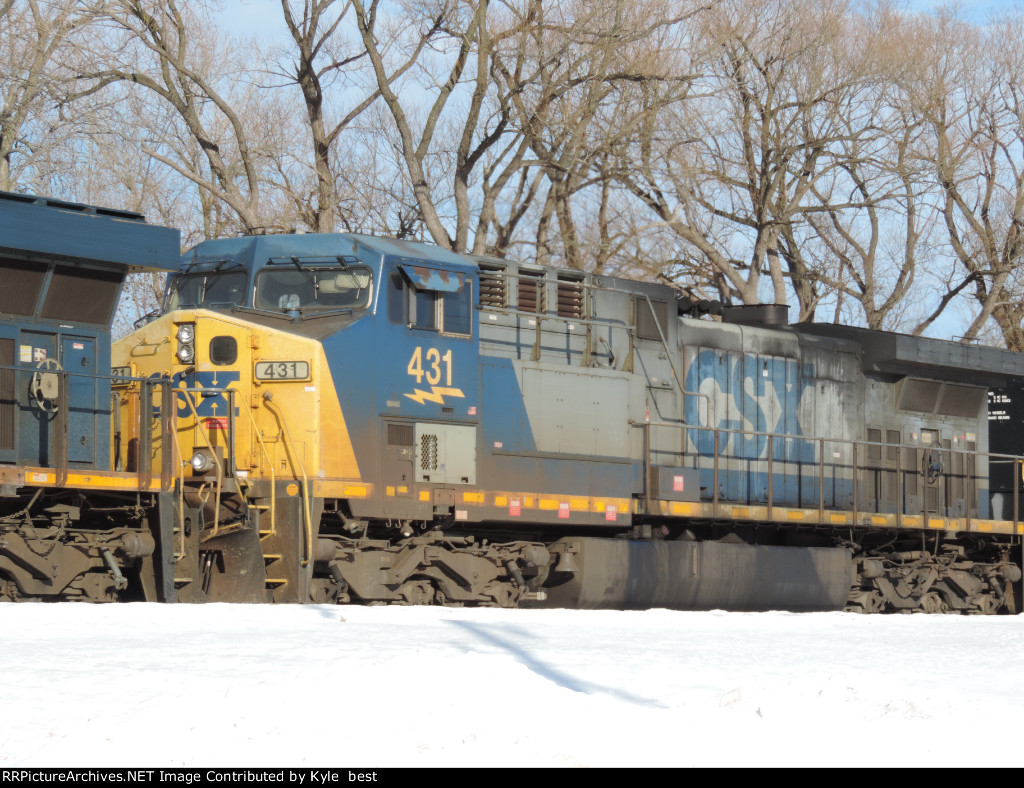 CSX 431 on M635